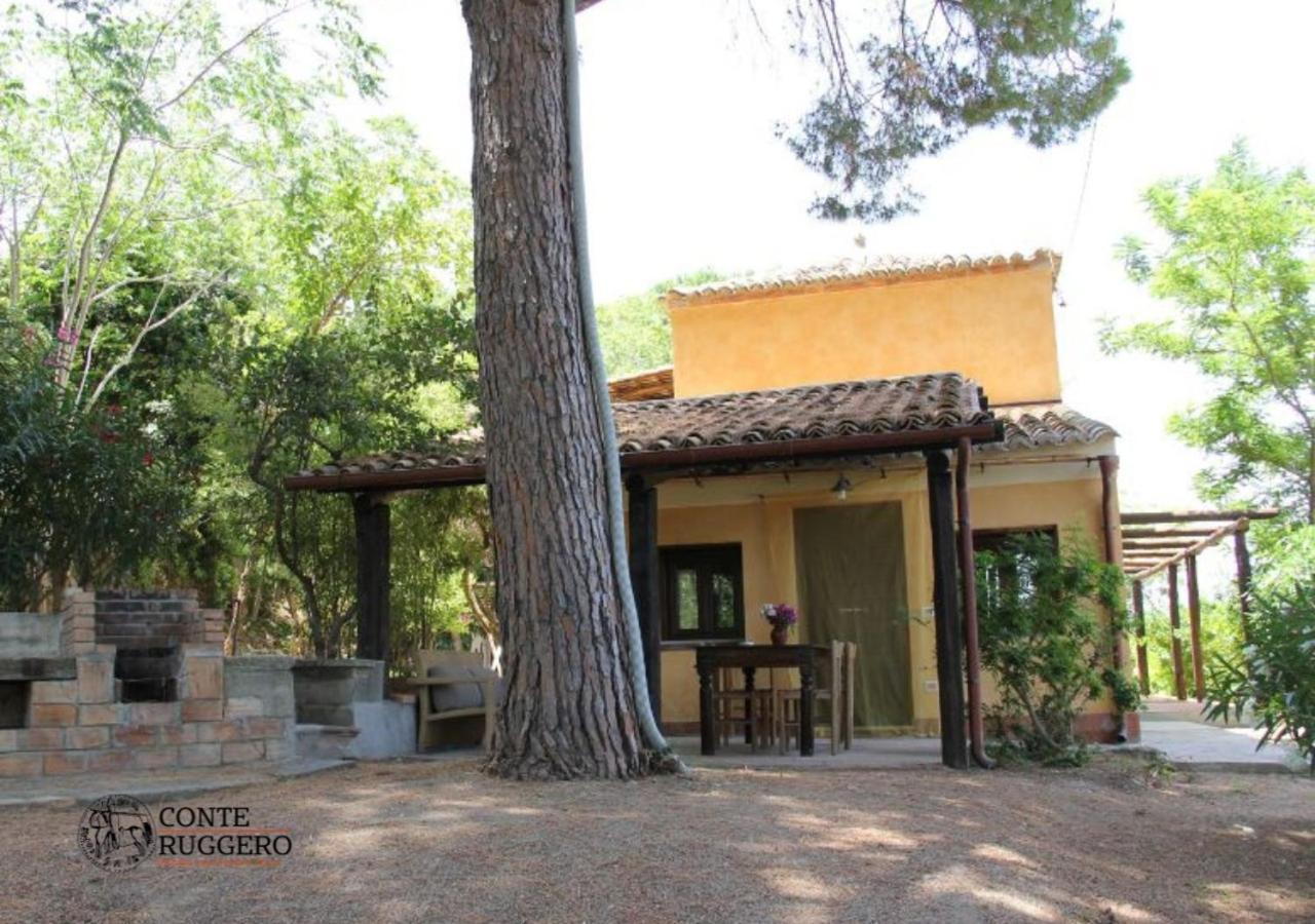 Tenuta Conte Ruggero Santa Domenica  Eksteriør billede