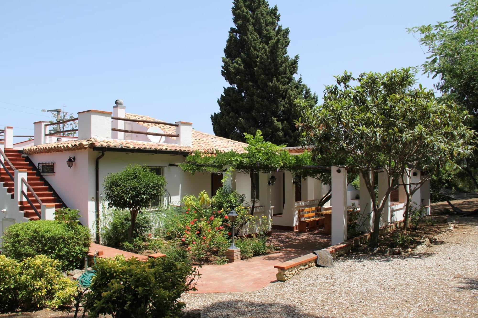 Tenuta Conte Ruggero Santa Domenica  Eksteriør billede
